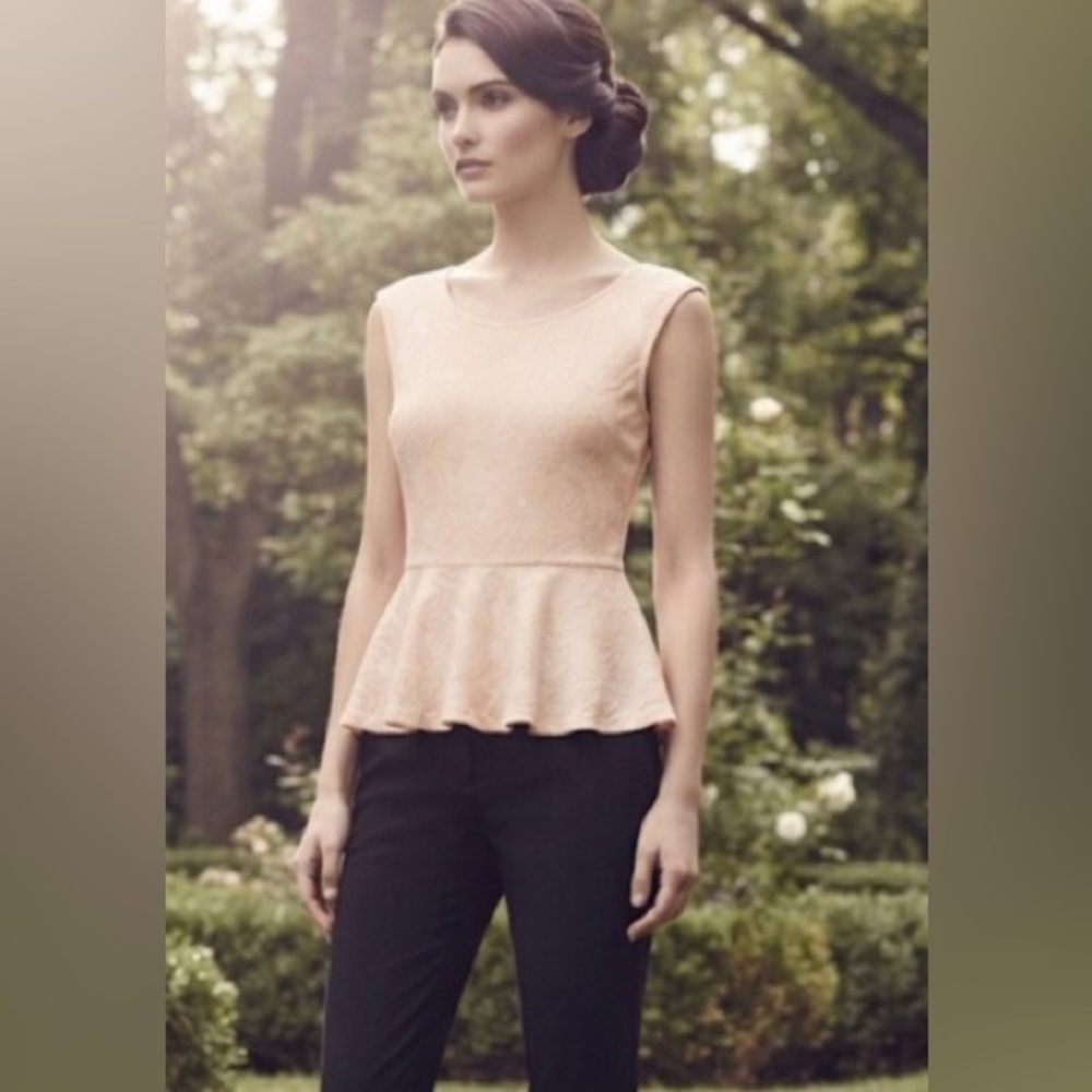 My story | Sleeveless lace Top with bow on Back | size L